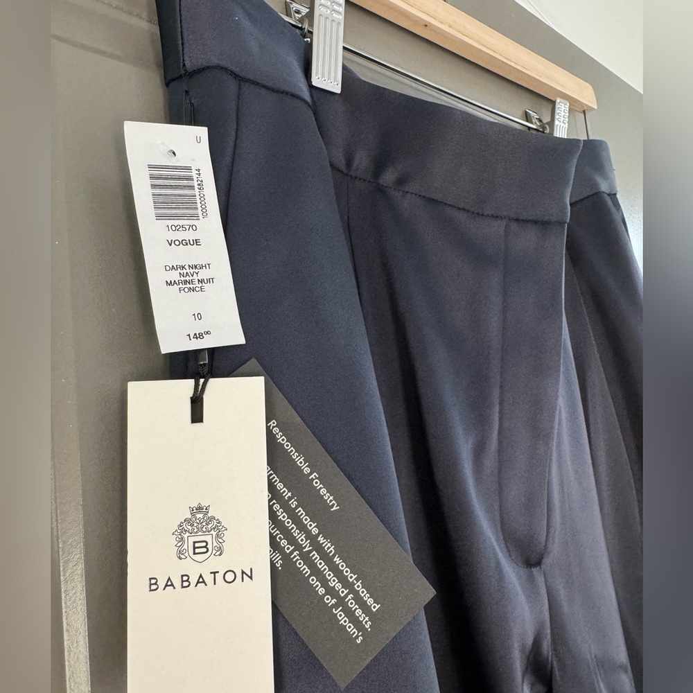 Aritzia - Vogue Satin Crop Pant - Size 10